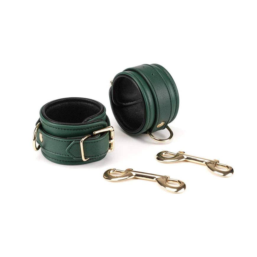MOSSY PREMIUM LEATHER COLLAR WITH CUFFS AND NIPPLE CLAMPS